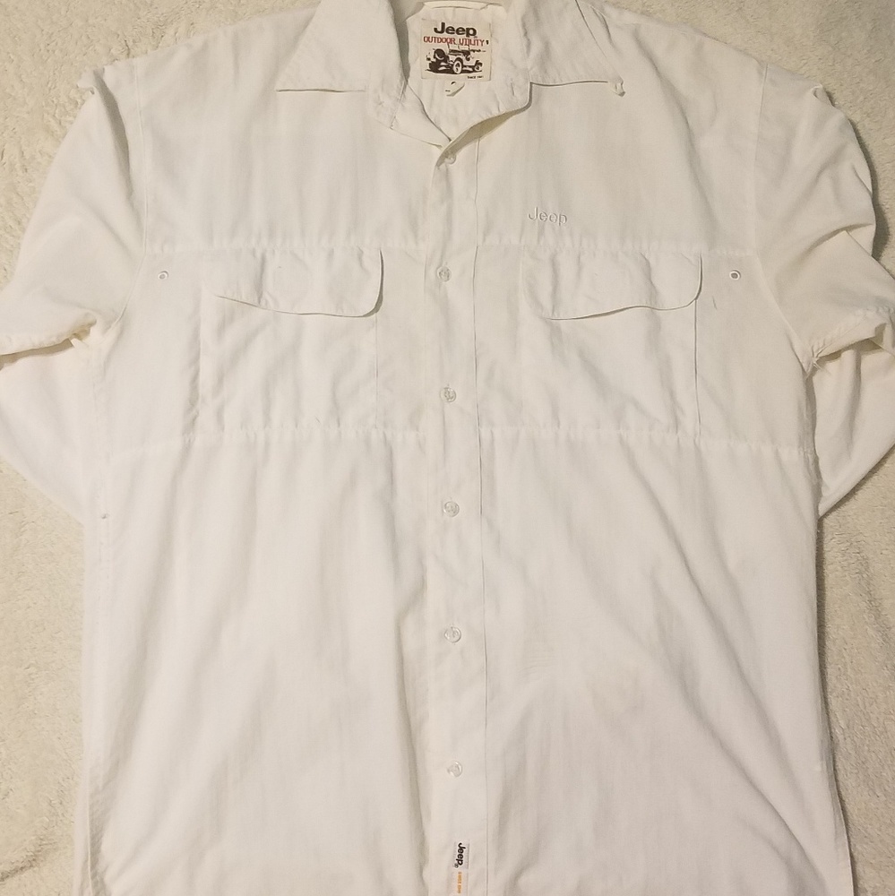 Size S jeep brand button up short sleeve shirt.